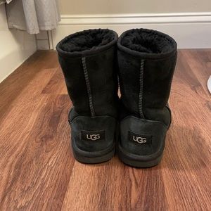 Girls uggs size 5